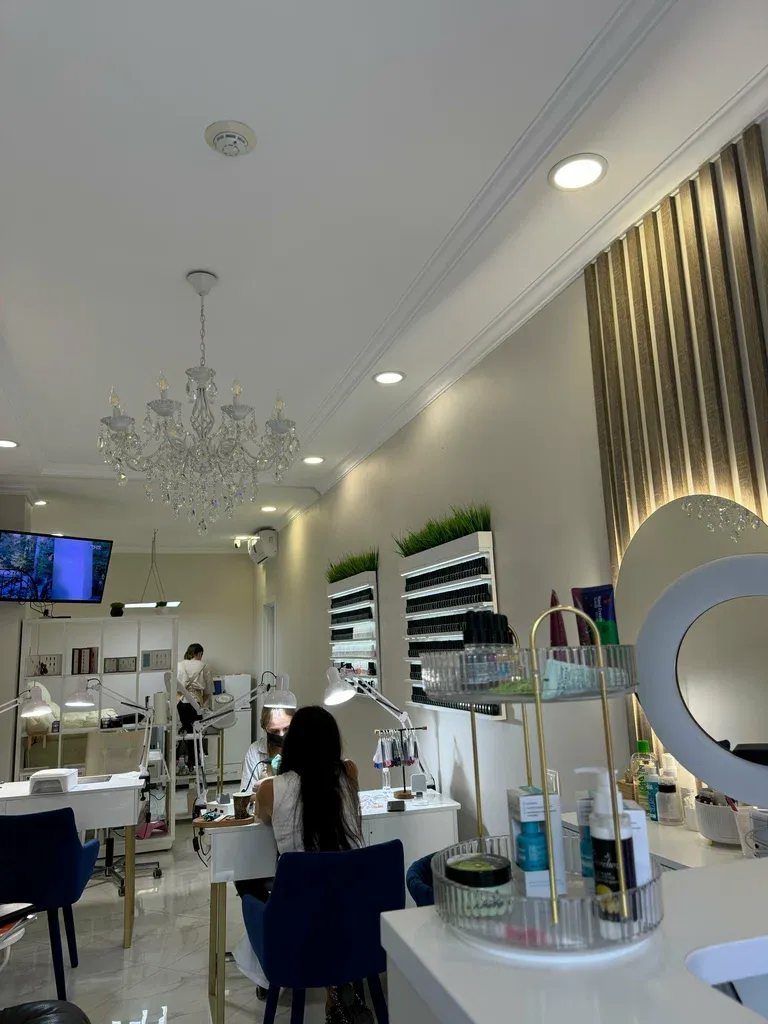 Nails Room