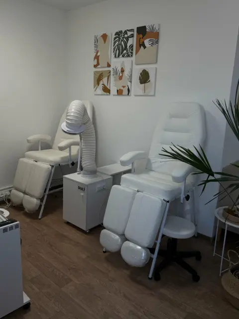 Nail room