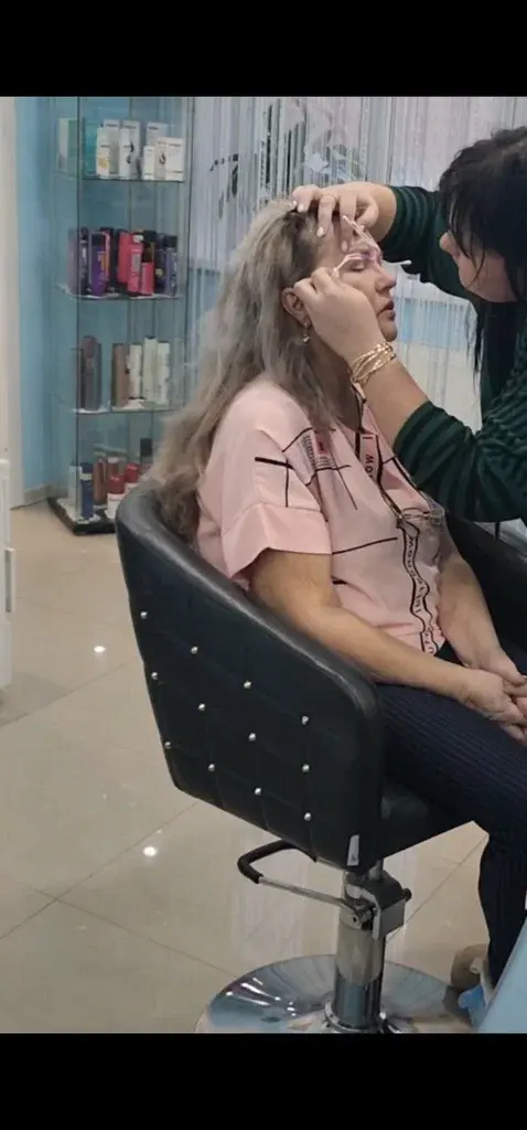 Ниже Плеч