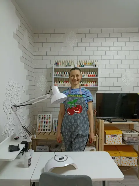 Пространство красивых ногтей у Струяны