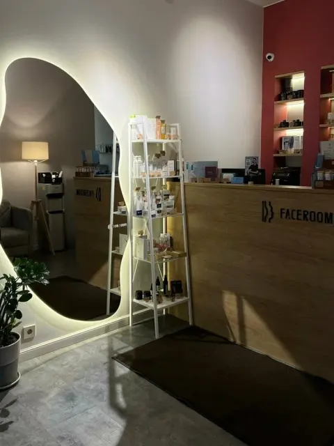 FaceRoom