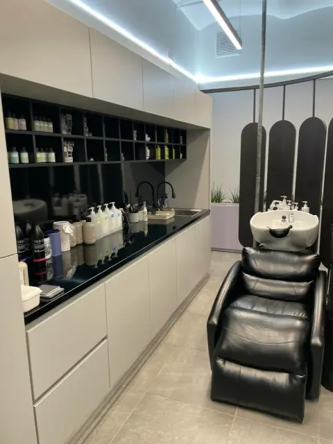 HairUPmarket Studio&Store