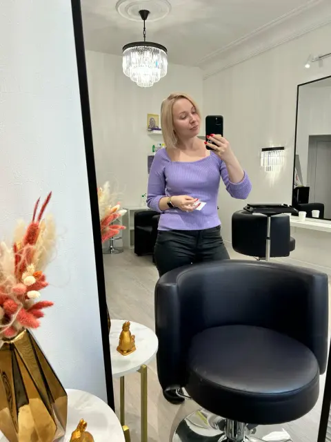 Maria. Hair