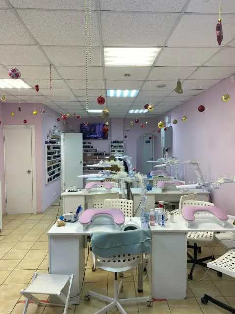 Nail bar