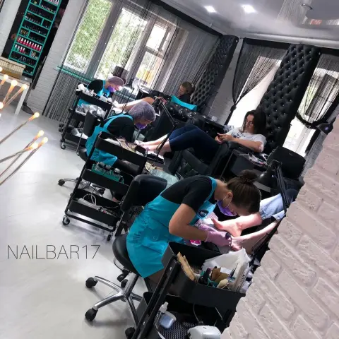 Nail Bar 17