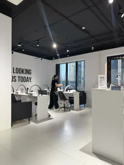 Nailhub